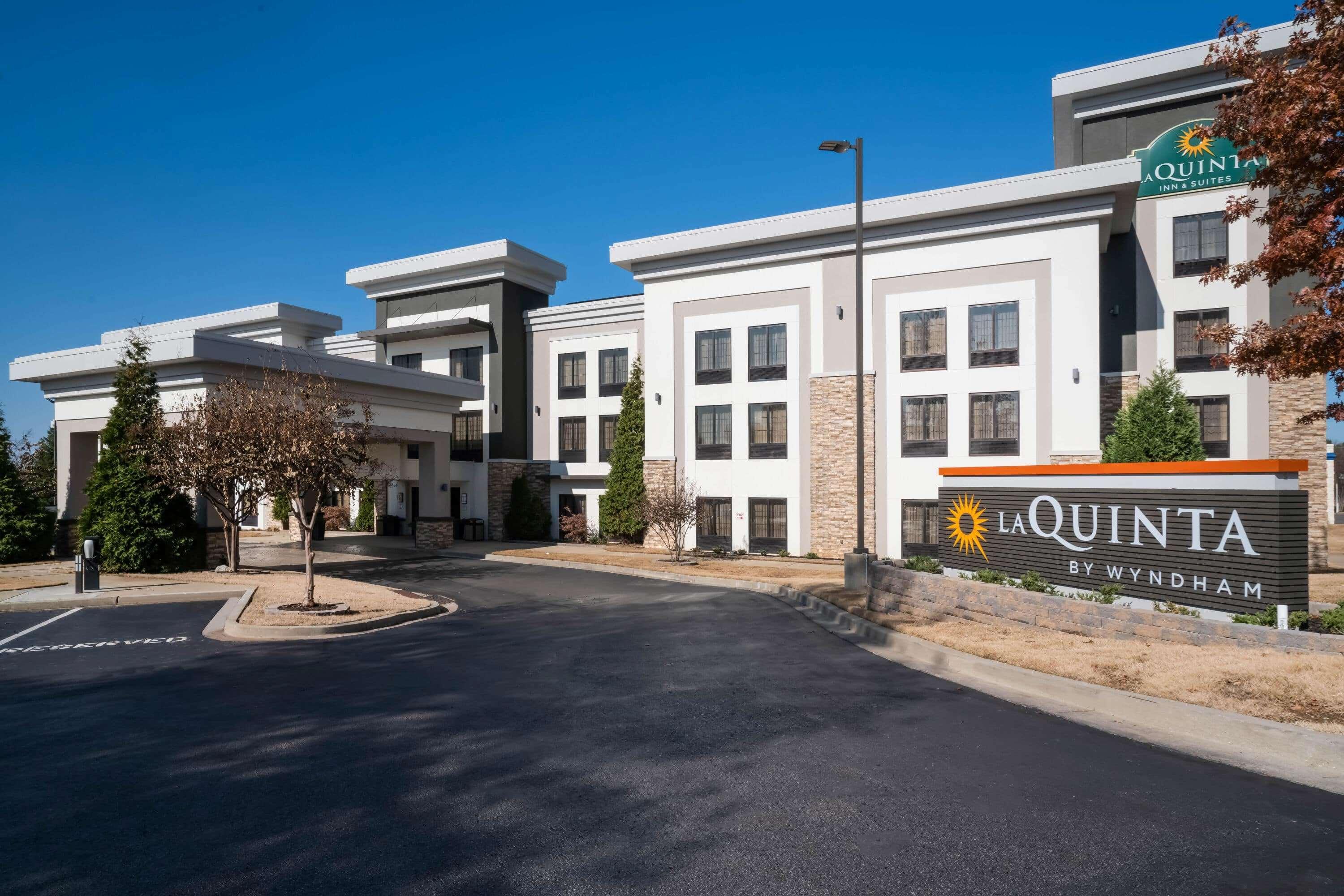 Отель La Quinta By Wyndham Memphis Wolfchase Экстерьер фото